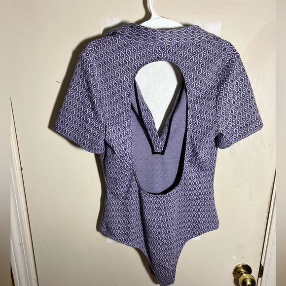 Women’s Zara Bodysuit Large Lavender Printed Collared Short Sleeve Back Cutout - Picture 8 of 12